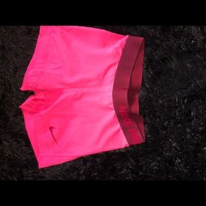 Nike pro hot pink